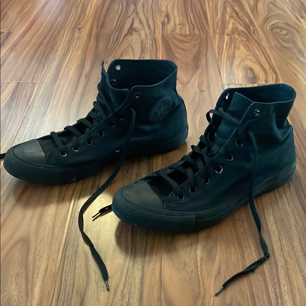 Converse Black High-Top Sneakers Classic Design - Used but very stilish